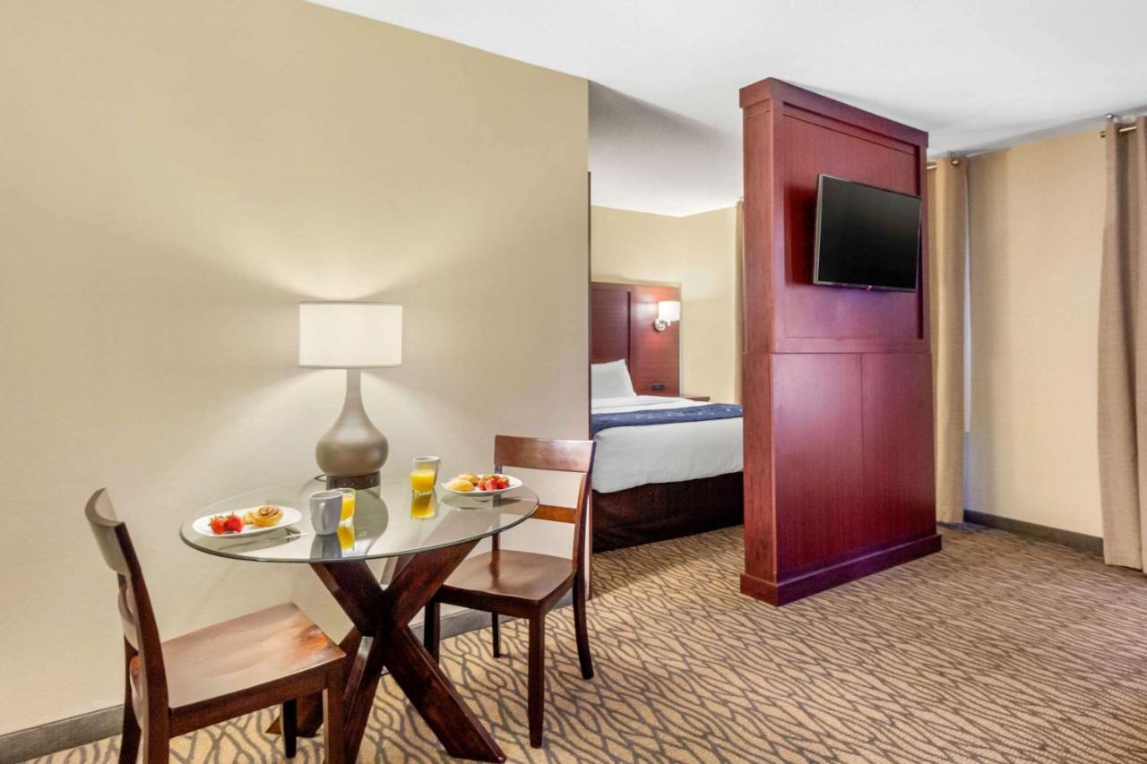 Comfort Suites Downtown Windsor Luaran gambar