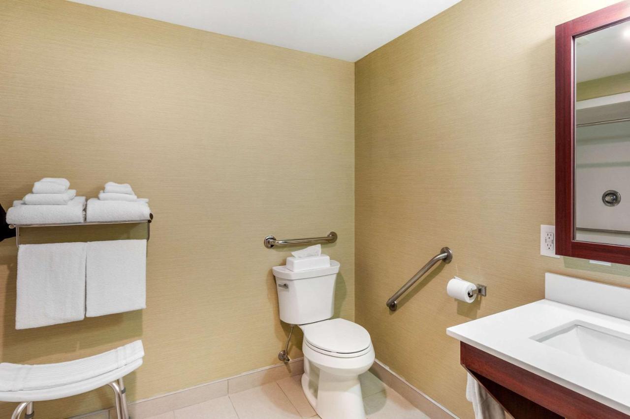 Comfort Suites Downtown Windsor Luaran gambar