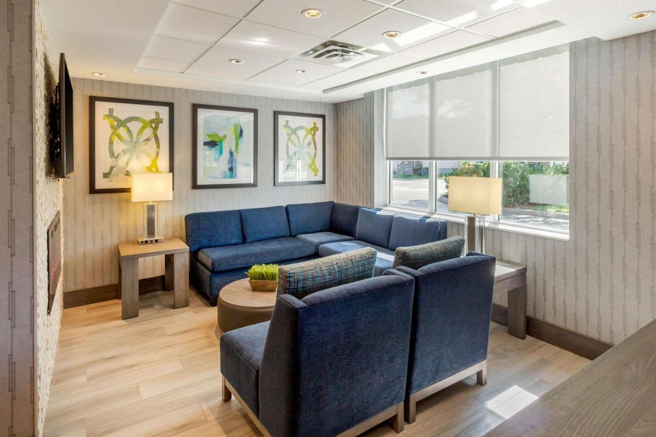Comfort Suites Downtown Windsor Luaran gambar