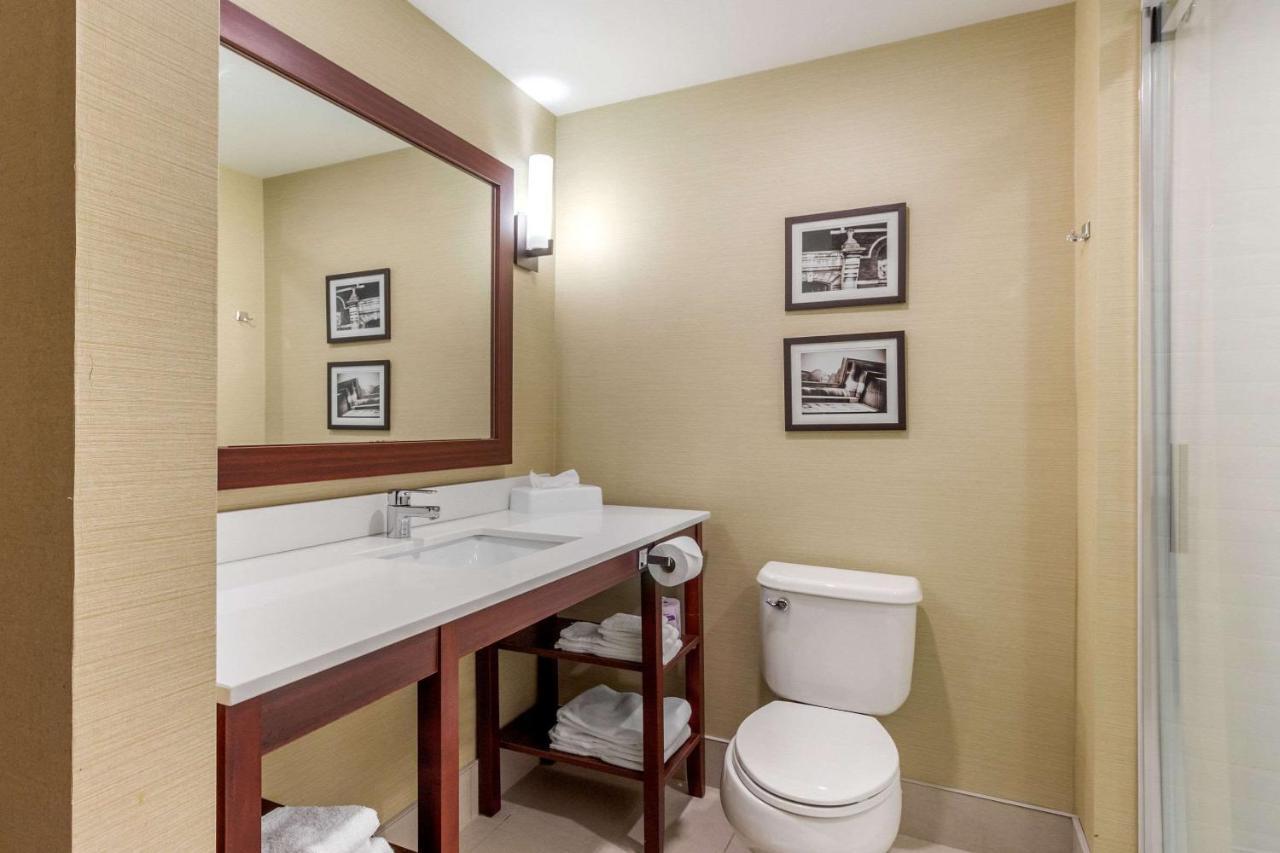 Comfort Suites Downtown Windsor Luaran gambar