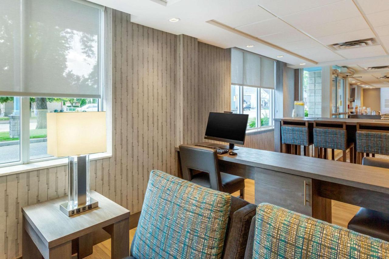 Comfort Suites Downtown Windsor Luaran gambar