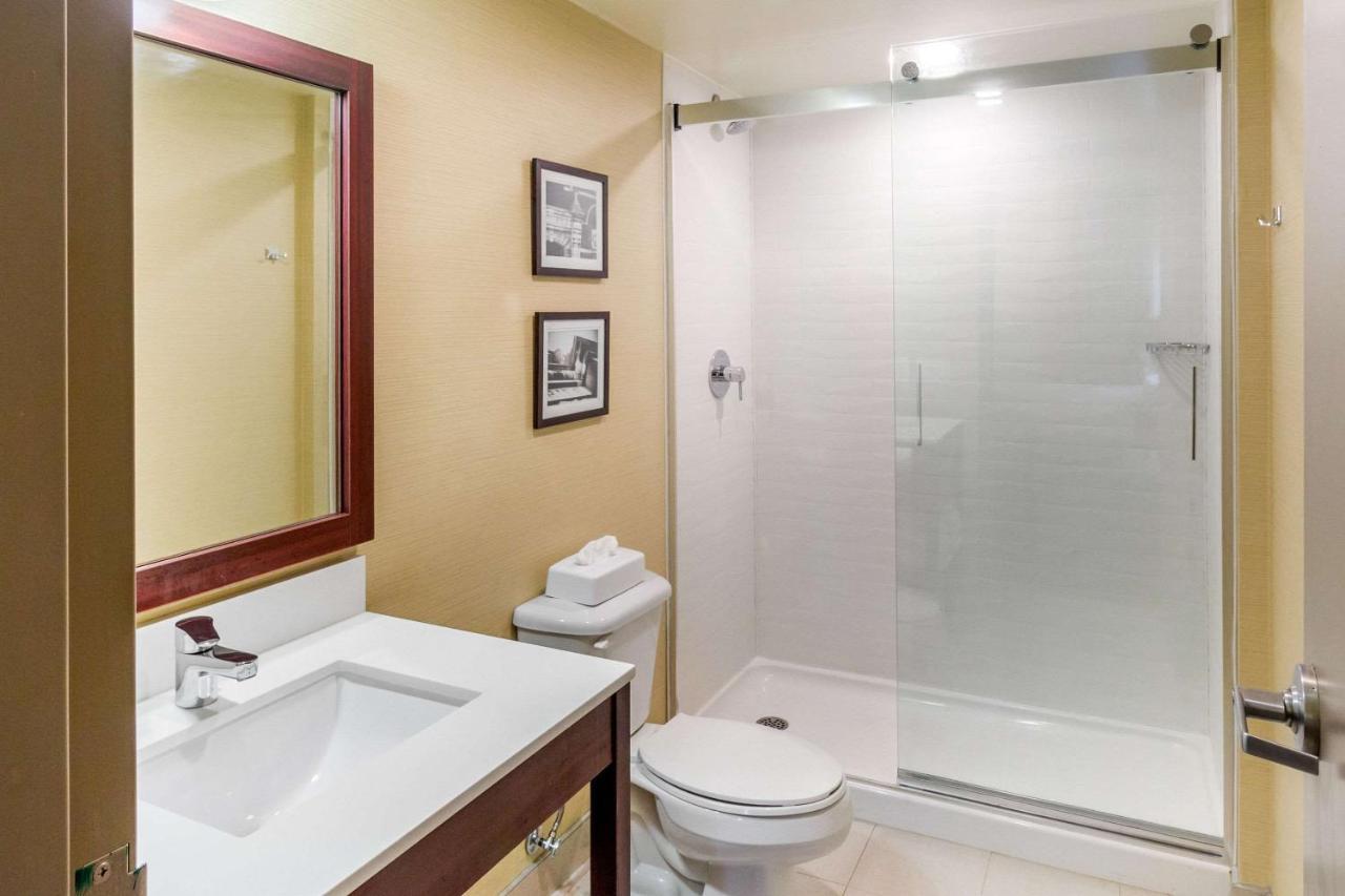 Comfort Suites Downtown Windsor Luaran gambar